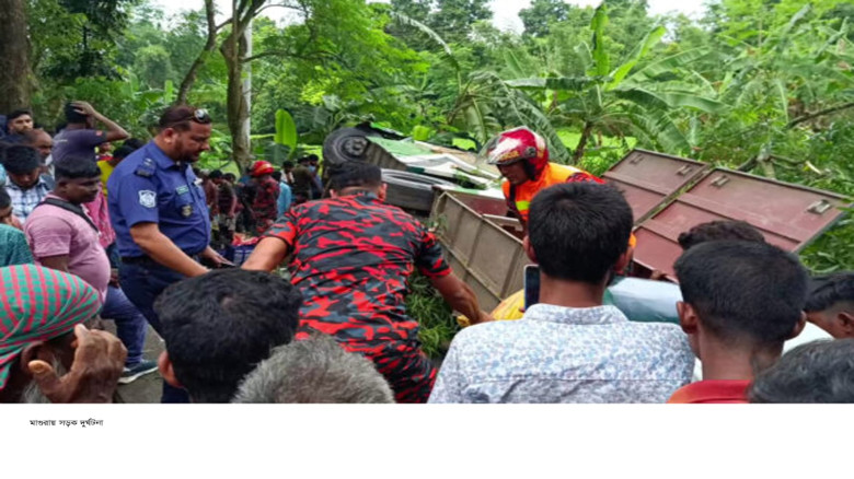মাগুরায় বাস ও ভ্যানের মুখোমুখি সংঘর্ষে নিহত-২ আহত-...