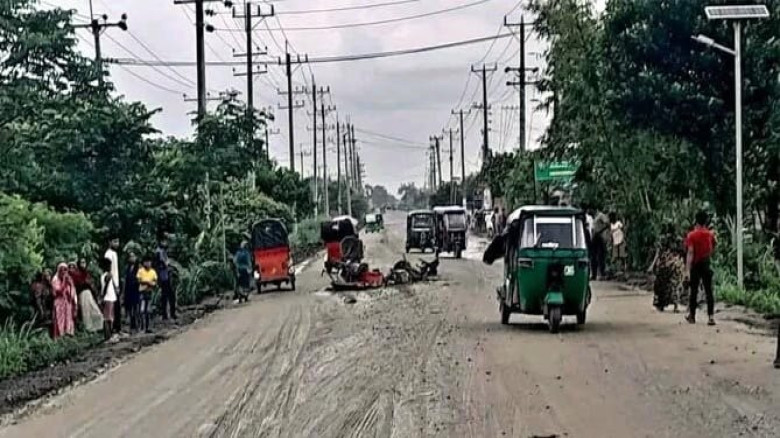 ভৈরবে বাসচাপায় দু’জন নিহত