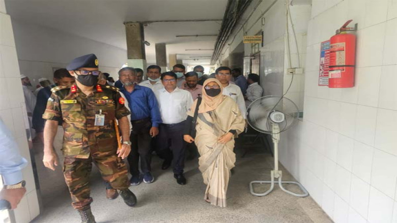 ময়মনসিংহে স্বাস্থ্য উপদেষ্টার পরিদর্শন: চিকিৎসাসেব...