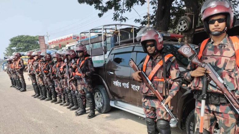 উত্তরায় প্রশিক্ষণ বিমান বিধ্বস্ত: উদ্ধার তৎপরতায় ২ প্লাটুন বিজিবি মোতায়েন