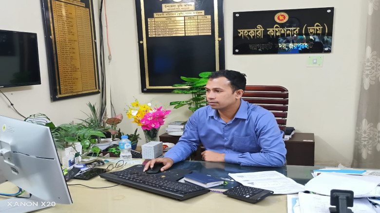 দালালি বন্ধে দৃষ্টান্ত স্থাপন করলেন জয়পুরহাট সদরের এসিল্যান্ড
