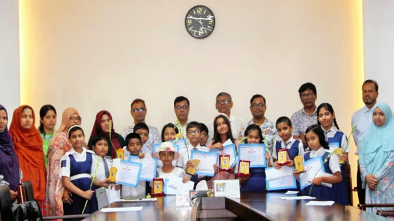 নজরুল বিশ্ববিদ্যালয় স্কুলের বৃত্তিপ্রাপ্ত শিক্ষার্থীদের সংবর্ধনা ও বৃত্তি প্রদান