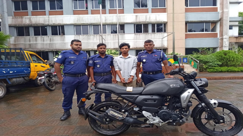 বড়লেখায় বাড়িতে চুরি: প্রায় ৯ লক্ষ টাকার স্বর্ণালঙ্কার ও নগদ টাকা লুট, প্রধান আসামী গ্রেপ্তার