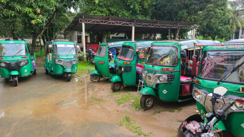 মৌলভীবাজারে ৬টি সিএনজি অটোরিকশা উদ্ধার, আটক ১