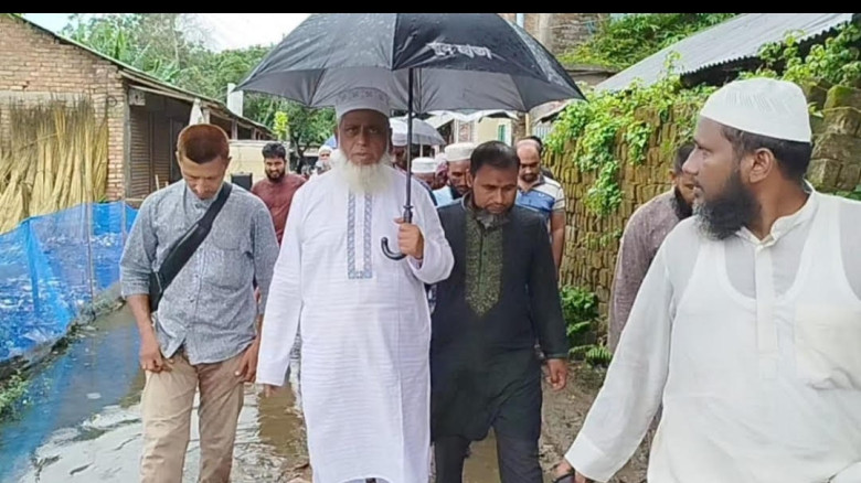 সাতক্ষীরা তালায়  জলাবদ্ধতা পরিদর্শন করলেন অধ্যক্ষ ইজ্জত উল্লাহ।