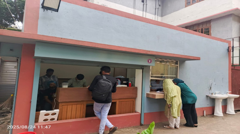 শ খানেক সংবাদের পর চালু হলো জবি ফুডকোর্ট 